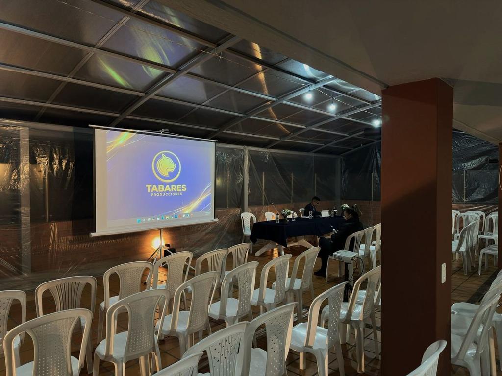 Montaje del recinto antes de la asamblea